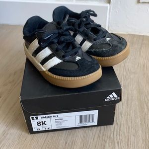 Unisex Size 7 (baby) Adidas Samba Soccer shoes